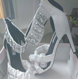 STUNNING shoes, tiara, Victorias Secret.ONLY $35!